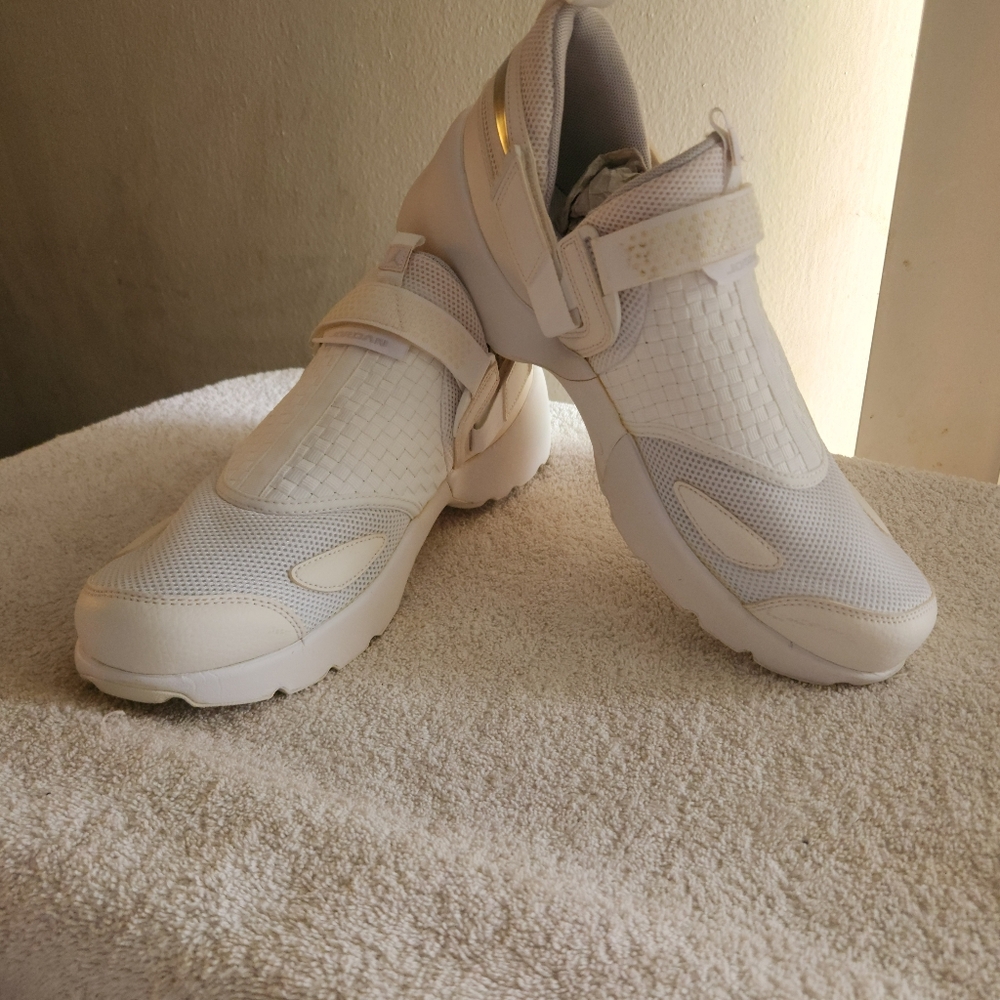 2017 Jordan Trunner LX Triple White
